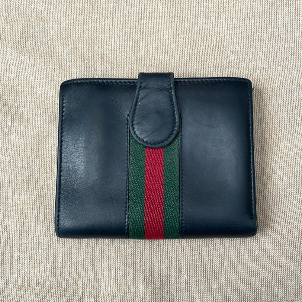 💯 Authentic Gucci Black Vintage Leather Compact Wallet - Picture 1 of 10